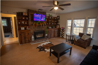 4271 Rosilyn Dr in Los Angeles, CA - Foto de edificio - Building Photo