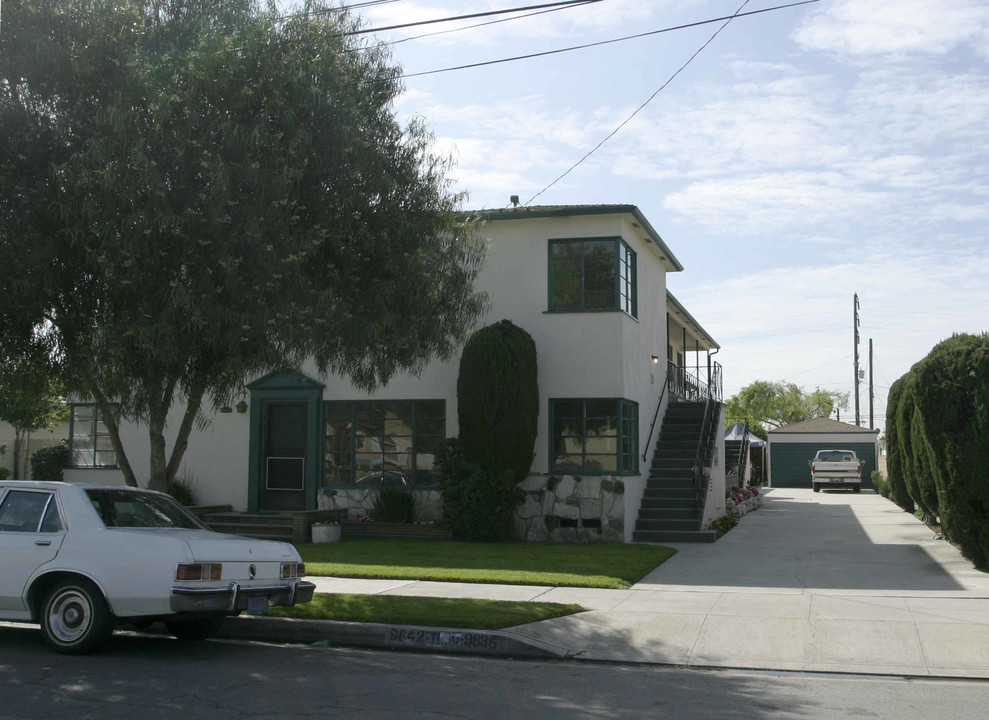 9836 Maple St in Bellflower, CA - Foto de edificio