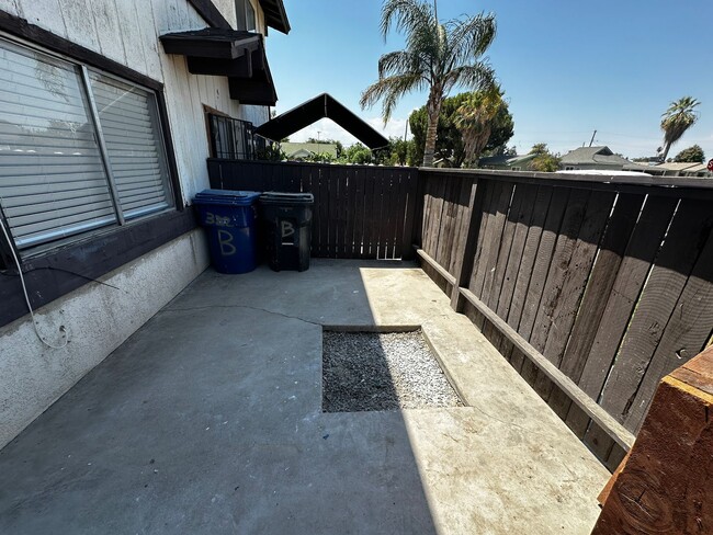 322 Decatur St in Bakersfield, CA - Building Photo - Building Photo