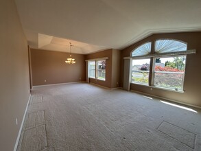 137 Keystone Way in Eagle Point, OR - Building Photo - Building Photo