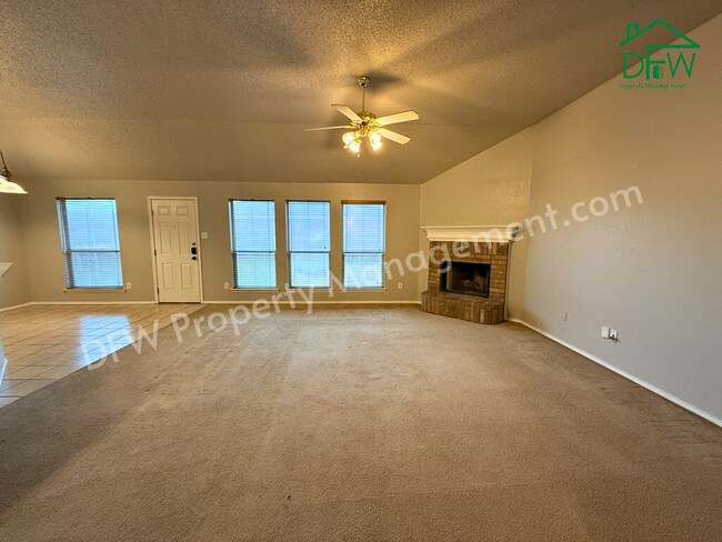 7033 Snowy Owl St in Arlington, TX - Building Photo - Building Photo