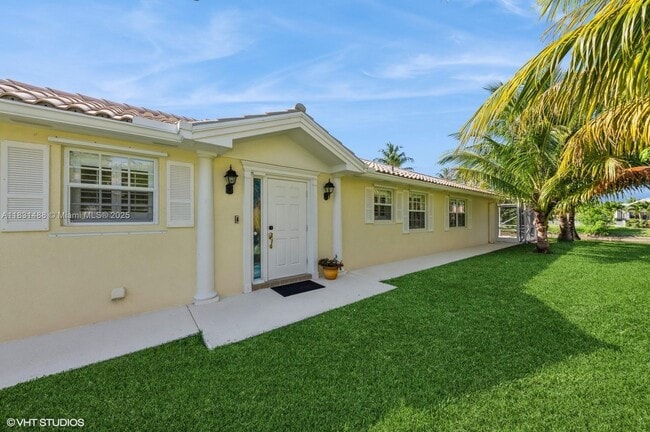 8163 Montserrat Pl