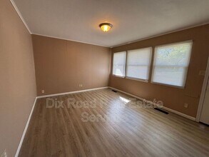 1422 Honeybee Dr in Dayton, OH - Building Photo - Building Photo