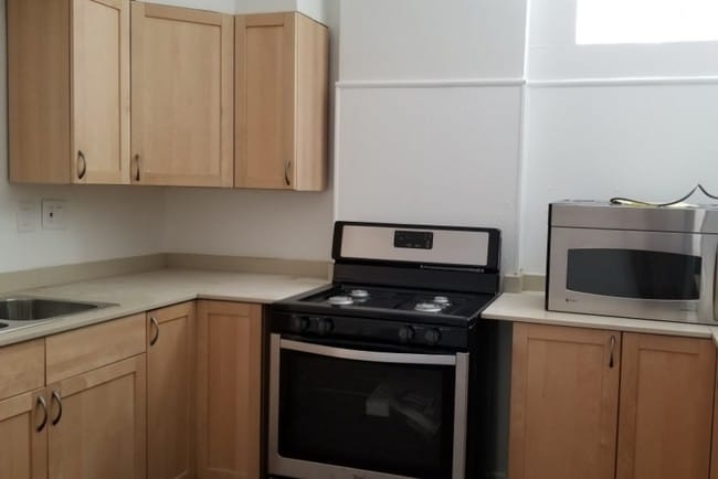 3042 W Eastwood Ave, Unit 2 in Chicago, IL - Foto de edificio - Building Photo