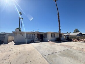 2204 Isabelle Ave in Las Vegas, NV - Building Photo - Building Photo