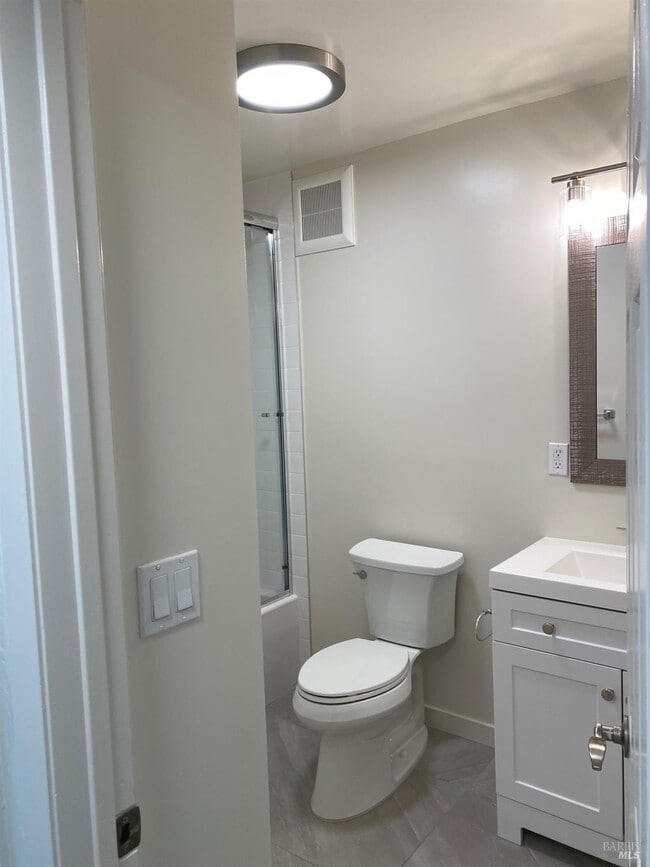 11 Andrew Dr in Tiburon, CA - Building Photo - Building Photo