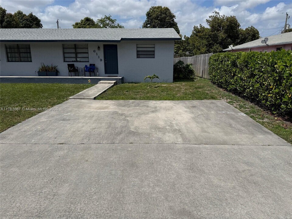 6119 SW 33rd St-Unit -6119 in Miramar, FL - Building Photo