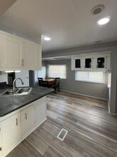 6501 SE 55th St, Unit Remodeled Mobile Home in Okeechobee, FL - Foto de edificio - Building Photo