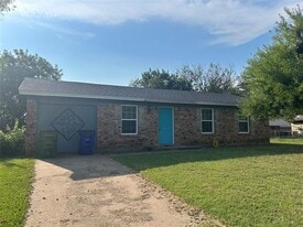 4605 Navajo Dr in Balch Springs, TX - Building Photo