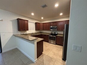 8855 NW 102nd Pl in Doral, FL - Building Photo - Building Photo