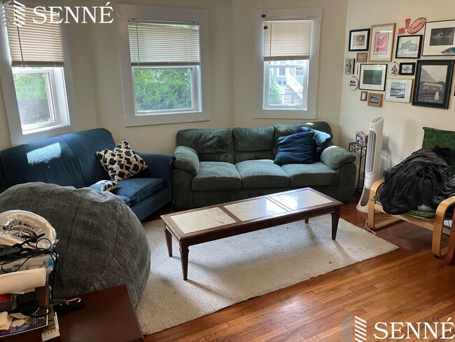 33 Jay St, Unit 1 in Somerville, MA - Building Photo - Building Photo