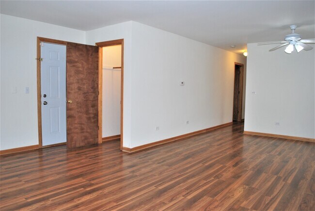 821 E Lilly Ln in Palatine, IL - Building Photo - Building Photo
