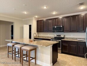 940 Bear Lake Dr in Rockledge, FL - Foto de edificio - Building Photo