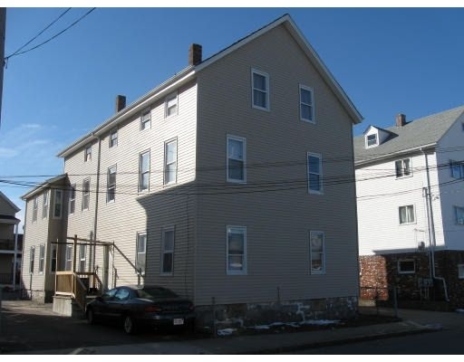 33 Stewart St in Fall River, MA - Foto de edificio