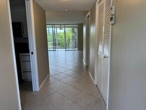 3507 Oaks Way in Pompano Beach, FL - Building Photo - Building Photo