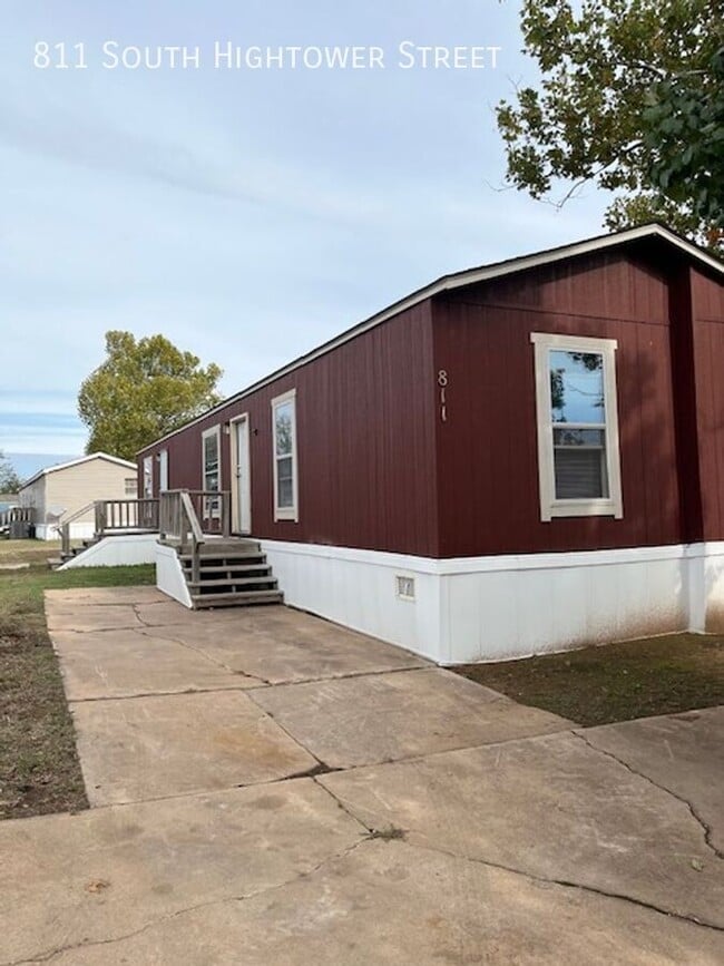 property at 811 S Hightower St