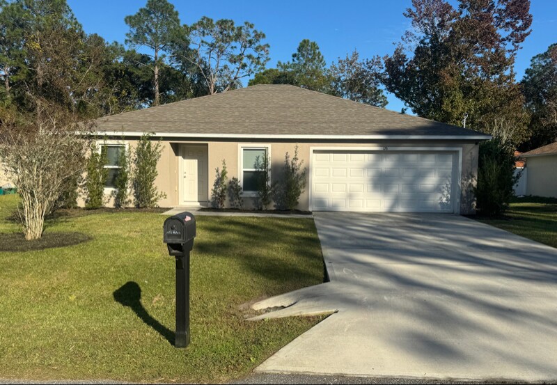 176 Pine Grove Dr in Palm Coast, FL - Building Photo