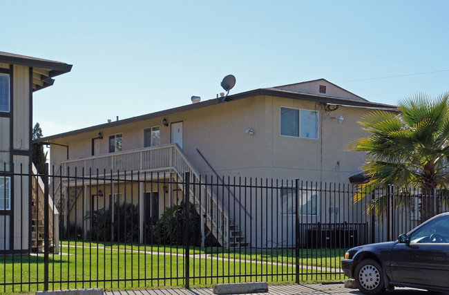 2205 15th Ave in Sacramento, CA - Foto de edificio - Building Photo