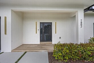 7802 Martin Ave in West Palm Beach, FL - Building Photo - Building Photo