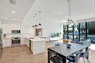 1220 17th St in Miami Beach, FL - Building Photo