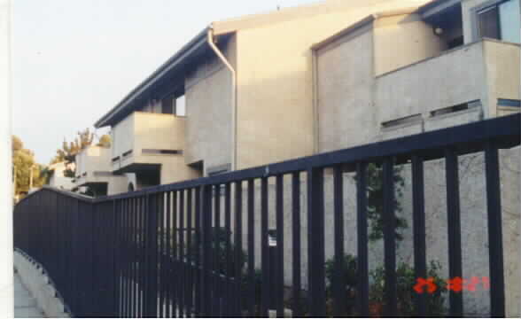 Century Terrace in Los Angeles, CA - Foto de edificio