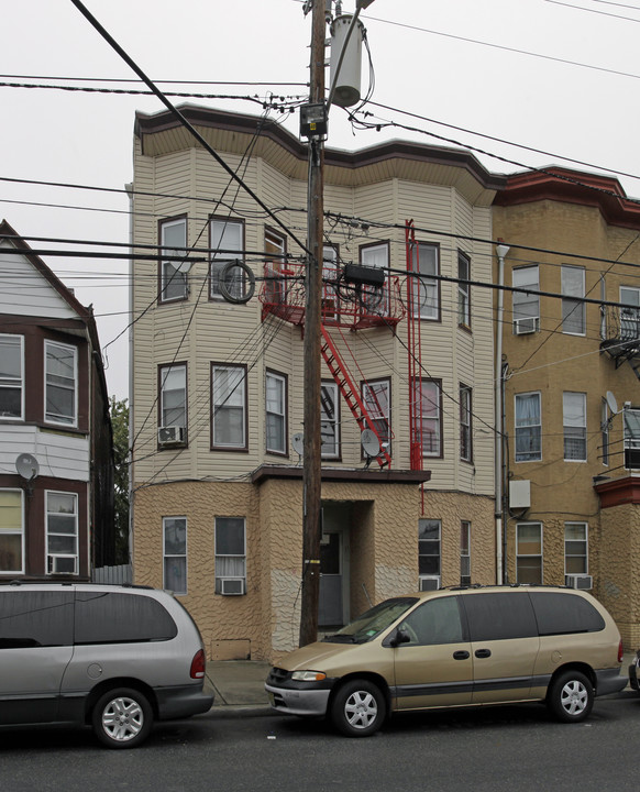 68 Hamilton Ave in Passaic, NJ - Foto de edificio