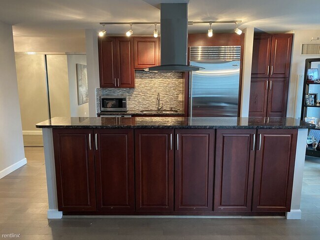 2 E Erie St-Unit -Apt 1902 in Chicago, IL - Building Photo - Building Photo