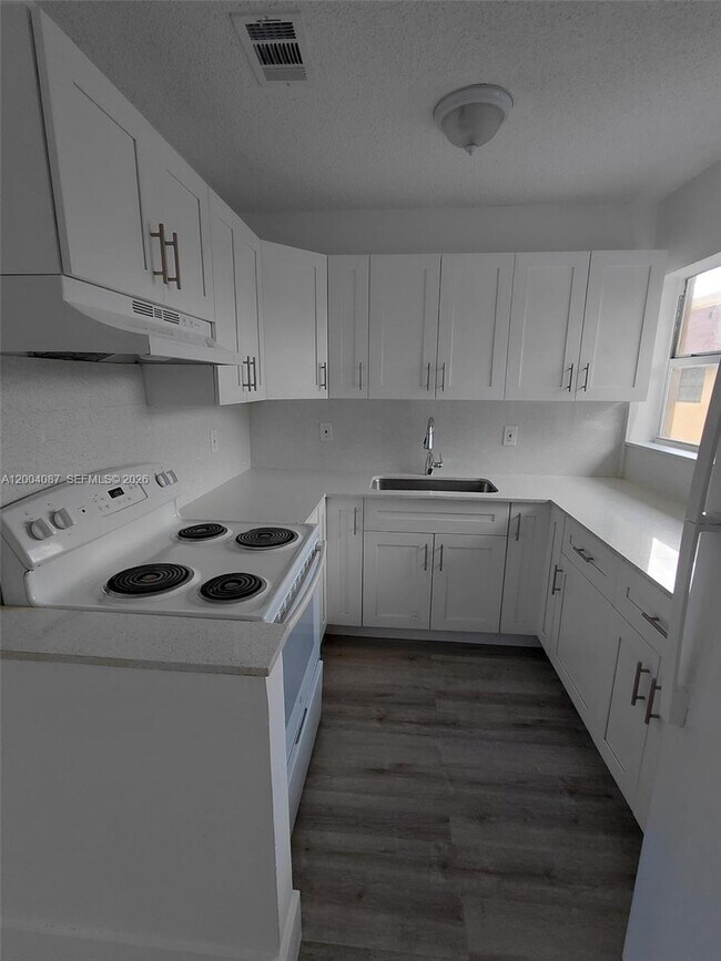 5411 W 24th Ave in Hialeah, FL - Building Photo - Building Photo
