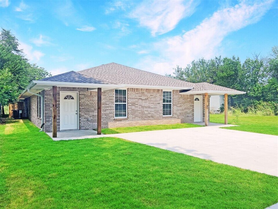 410 NW Arlington Ave in Lawton, OK - Building Photo