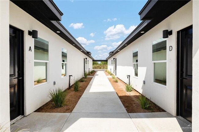 19 S 25th St in McAllen, TX - Foto de edificio - Building Photo