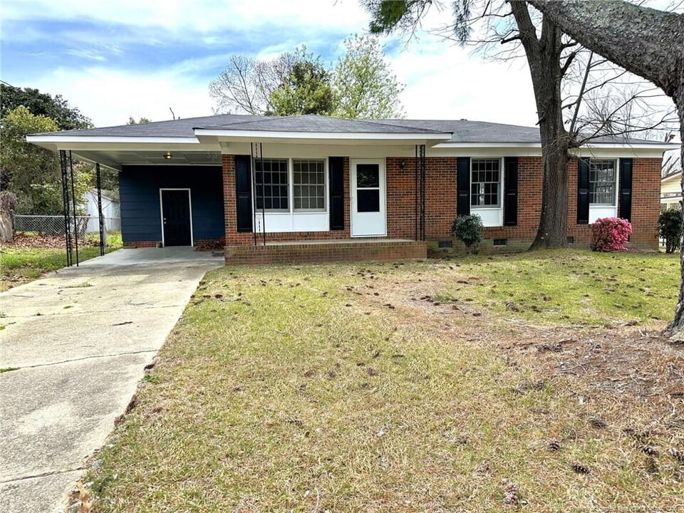 5622 Carson Dr in Fayetteville, NC - Building Photo