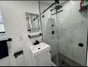 1309 NW 55th Terrace-Unit -B in Miami, FL - Building Photo - Building Photo