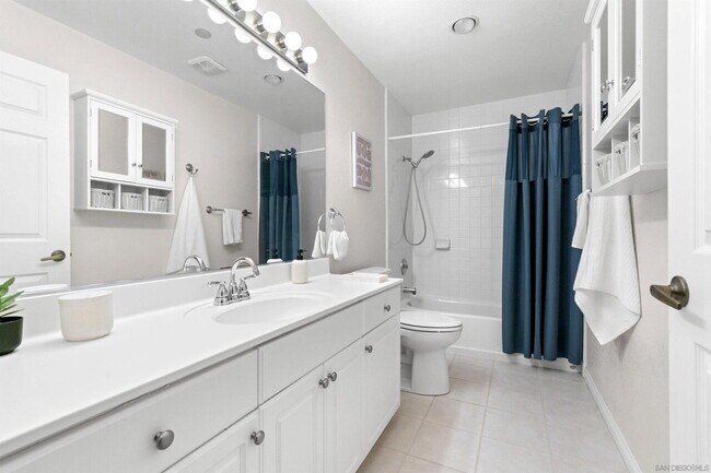 750 State St in San Diego, CA - Foto de edificio - Building Photo