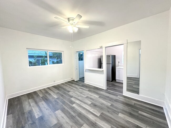 property at 1280-1280 N Wilton Pl