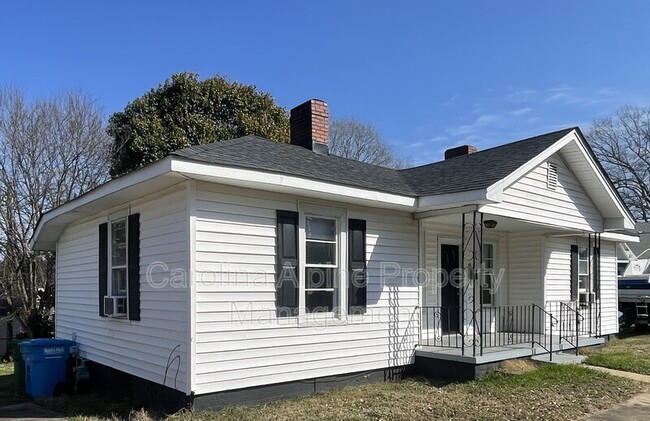 410 Woodlawn Ave in Cramerton, NC - Building Photo - Building Photo