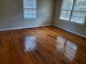 220 Fairway Dr in Greenville, NC - Building Photo - Building Photo