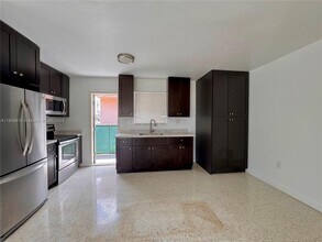 626 W 17th St in Hialeah, FL - Foto de edificio - Building Photo