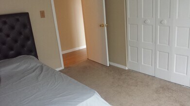 122 Mullingar Ct, Unit 2A in Schaumburg, IL - Building Photo - Building Photo