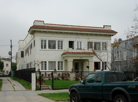 542-546 N Kenmore Ave Apartments