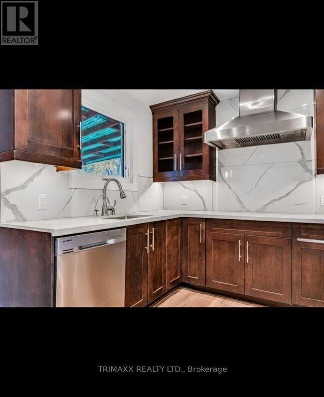 3321 Monica Dr in Mississauga, ON - Building Photo - Building Photo