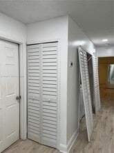 13485 SW 28th St in Miami, FL - Foto de edificio - Building Photo