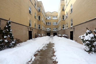 Claremont Court Condo in Chicago, IL - Foto de edificio - Building Photo