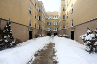 Claremont Court Condo in Chicago, IL - Building Photo - Building Photo