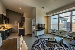 62 Boylston St in Boston, MA - Building Photo
