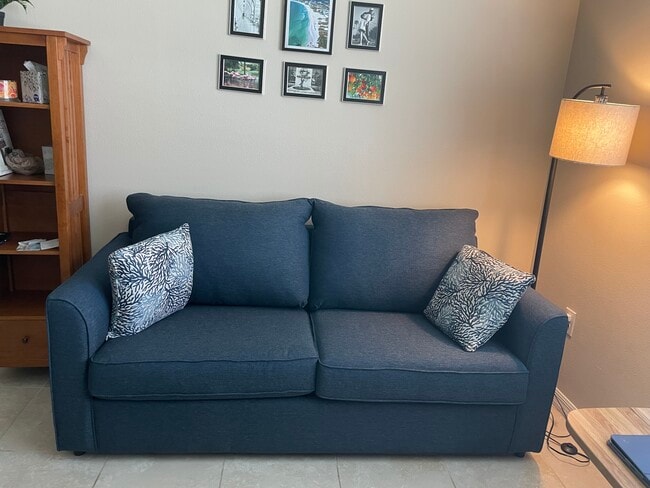 2304 Midnight Pearl Dr, Unit Apt B in Sarasota, FL - Foto de edificio - Building Photo