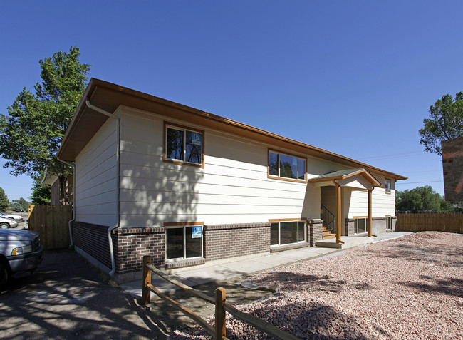 7115 Alegre Cir in Fountain, CO - Foto de edificio - Building Photo