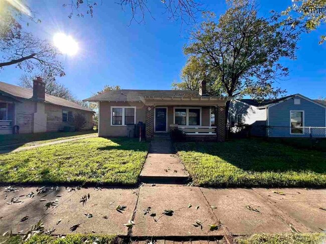 property at 3107 Hollywood Ave