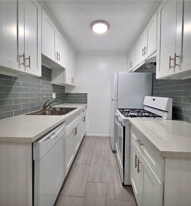 3861 Mentone Ave in Culver City, CA - Building Photo