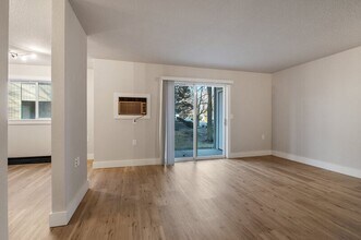 10820 E 3rd Ave in Spokane Valley, WA - Building Photo - Building Photo