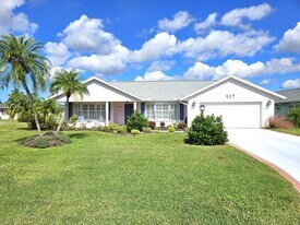 917 S Gondola Dr in Venice, FL - Building Photo
